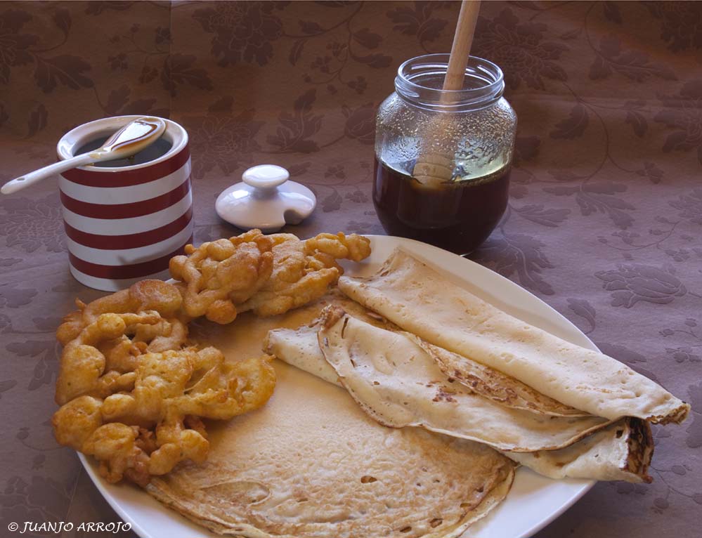 Desayuno con productos típicos